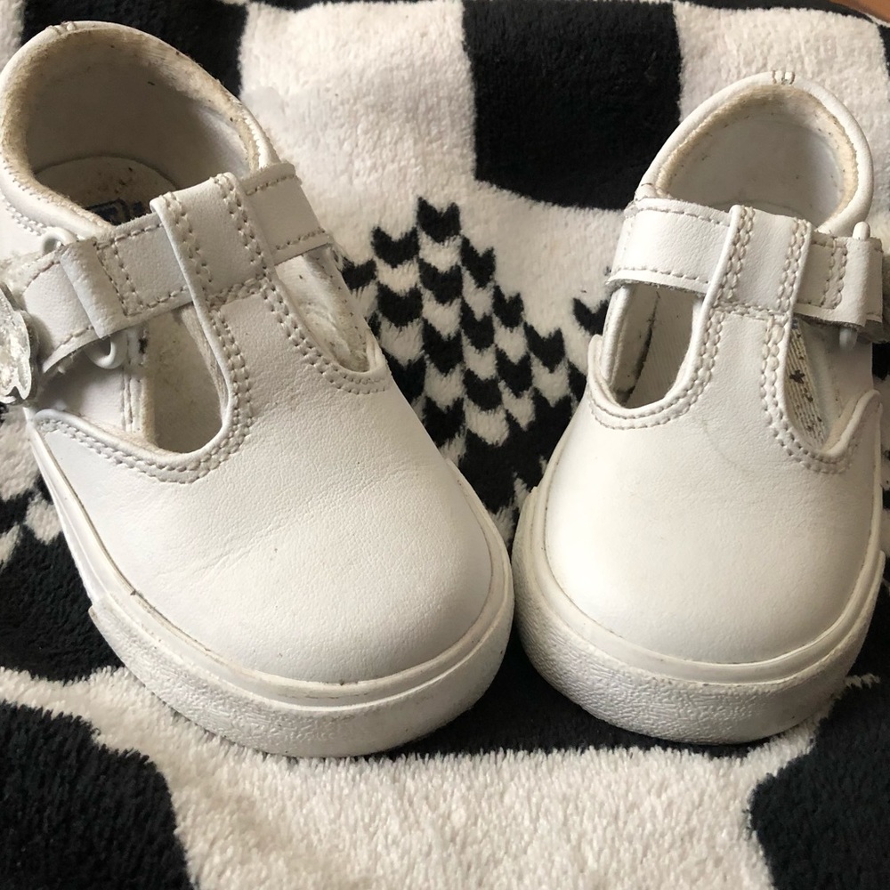 keds daphne t-strap sneaker